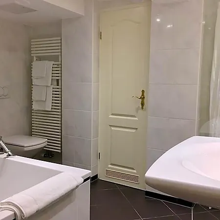 Hotel Meererbusch 4*